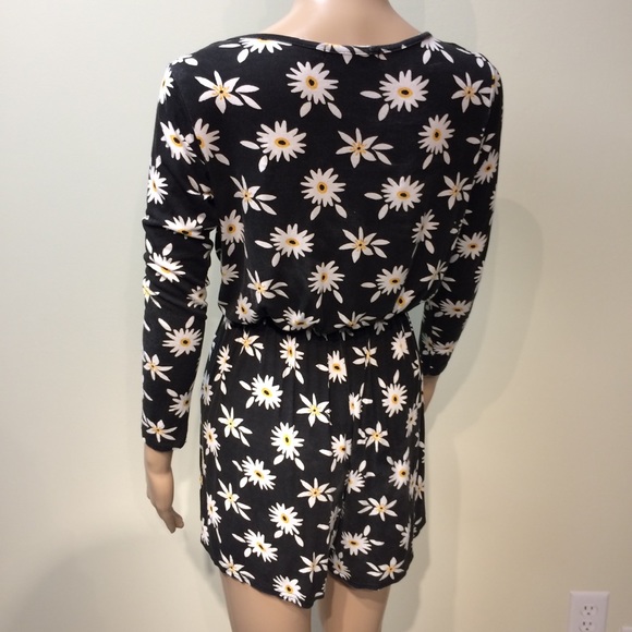 Boohoo Floral Romper LAST CHANCE - Picture 3 of 6